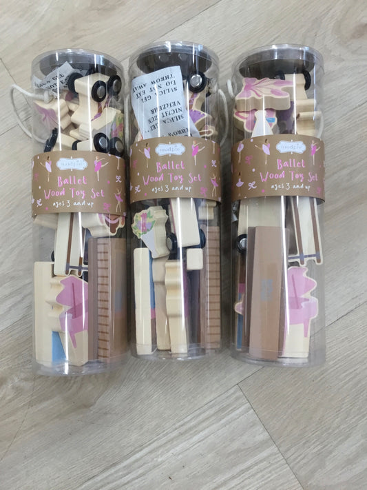 Ballet wood toy set
